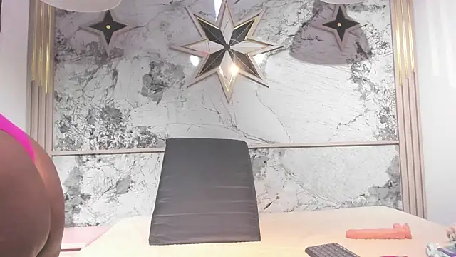 ZoeCollin online show from January 18, 2026, 12:30 pm