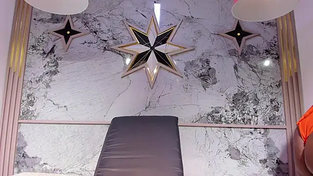 ZoeCollin online show from February 2, 2026, 7:24 pm