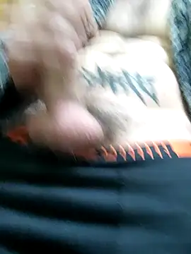 MomentoCaliente00 online show from November 30, 2025, 3:18 am