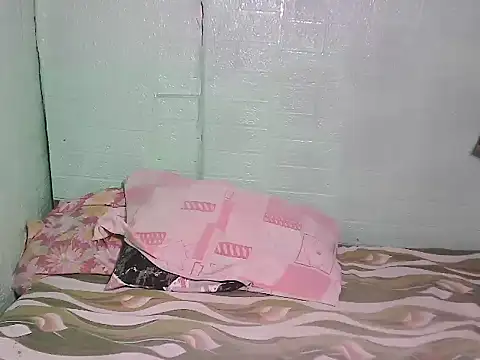 Smilinglovely online show from July 5, 2026, 6:42 am