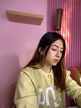 Snapshot of MaddieHunter chatting on December 17, 2025, 1:16 pm MaddieHunter online show from December 17, 2025, 1:16 pm