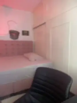 Snapshot of MaddieHunter chatting on December 2, 2025, 1:13 pm MaddieHunter online show from December 2, 2025, 1:13 pm