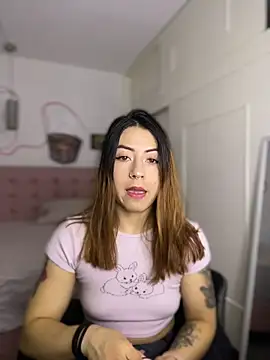 Snapshot of MaddieHunter chatting on December 4, 2025, 1:43 pm MaddieHunter online show from December 4, 2025, 1:43 pm