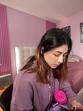 Snapshot of MaddieHunter chatting on January 13, 2026, 2:32 pm MaddieHunter online show from January 13, 2026, 2:32 pm