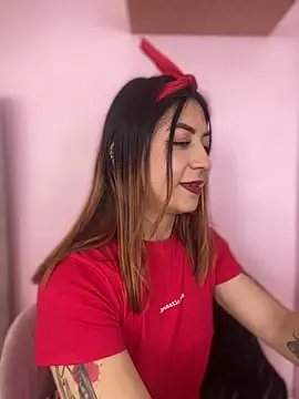 Snapshot of MaddieHunter chatting on January 5, 2026, 5:27 pm MaddieHunter online show from January 5, 2026, 5:27 pm