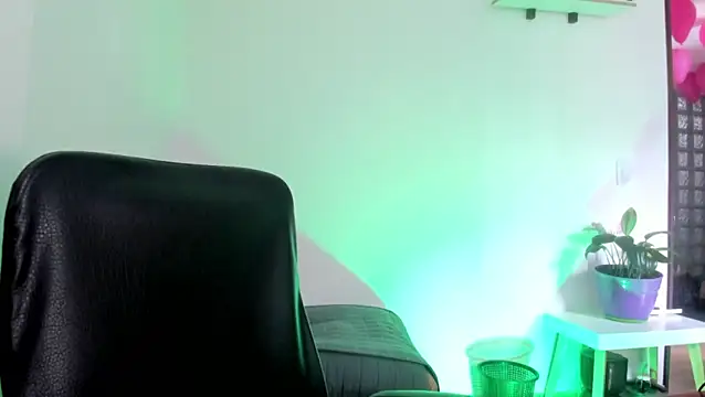 Snapshot of MaddieHunter chatting on February 2, 2026, 2:49 pm MaddieHunter online show from February 2, 2026, 2:49 pm