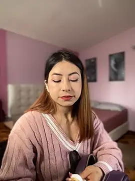 Snapshot of MaddieHunter chatting on December 18, 2025, 1:26 pm MaddieHunter online show from December 18, 2025, 1:26 pm