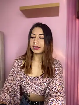 Snapshot of MaddieHunter chatting on November 27, 2025, 1:11 pm MaddieHunter online show from November 27, 2025, 1:11 pm