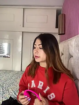 Snapshot of MaddieHunter chatting on November 25, 2025, 1:44 pm MaddieHunter online show from November 25, 2025, 1:44 pm