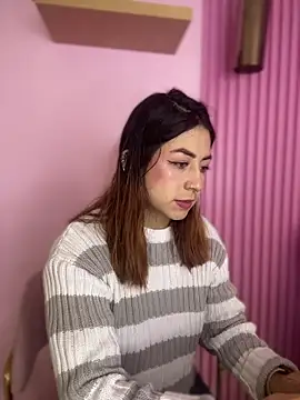 Snapshot of MaddieHunter chatting on January 8, 2026, 12:55 pm MaddieHunter online show from January 8, 2026, 12:55 pm