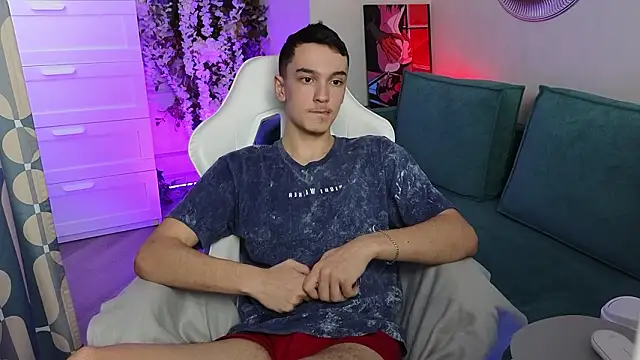 MoonlinSkinn online show from February 20, 2026, 6:26 am