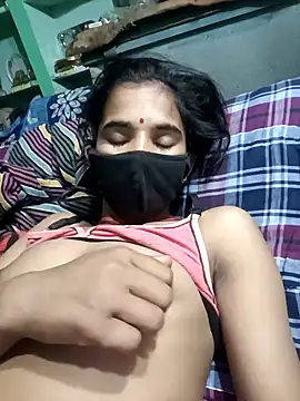 Snapshot of Uma_sain chatting on February 3, 2026, 11:32 pm Uma sain online show from February 3, 2026, 11:32 pm