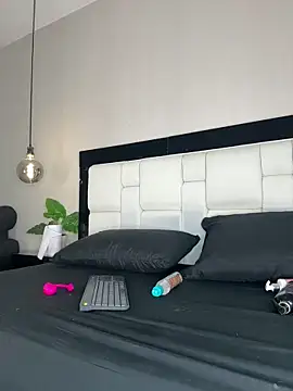 Celeste Valencia  online show from May 12, 2026, 4:42 am