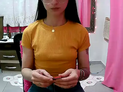 Snapshot of MissDominicc chatting on December 15, 2025, 12:38 am MissDominicc online show from December 15, 2025, 12:38 am