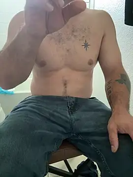 2addictivelyhorny online show from May 24, 2026, 2:28 pm
