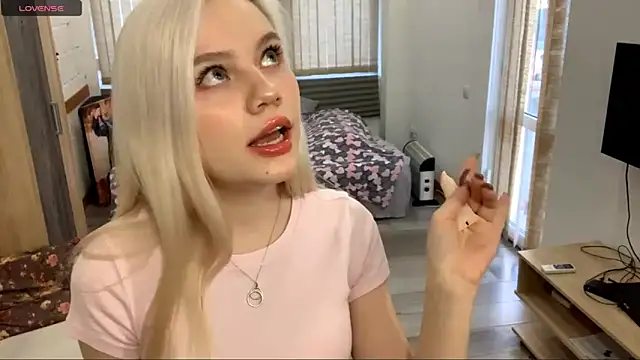 MistikMinx online show from December 21, 2025, 1:02 pm