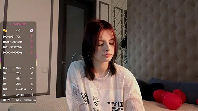 Snapshot of SharaSauer chatting on February 16, 2026, 1:04 am SharaSauer online show from February 16, 2026, 1:04 am