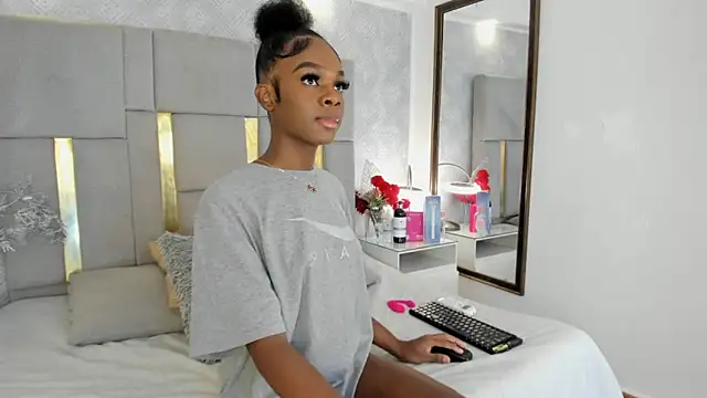 IsisBrown  online show from December 19, 2025, 10:45 pm