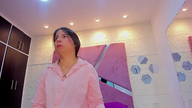 Snapshot of sol-angel chatting on May 6, 2026, 3:49 pm sol-angel online show from May 6, 2026, 3:49 pm