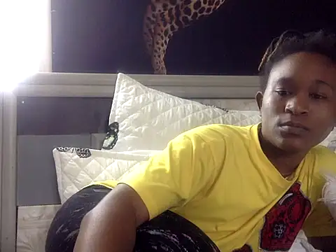 Snapshot of JuicyEbonyGoddess chatting on April 4, 2026, 12:01 pm JuicyEbonyGoddess online show from April 4, 2026, 12:01 pm