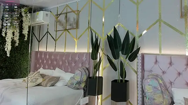 Lola saenz  online show from February 28, 2026, 11:54 am