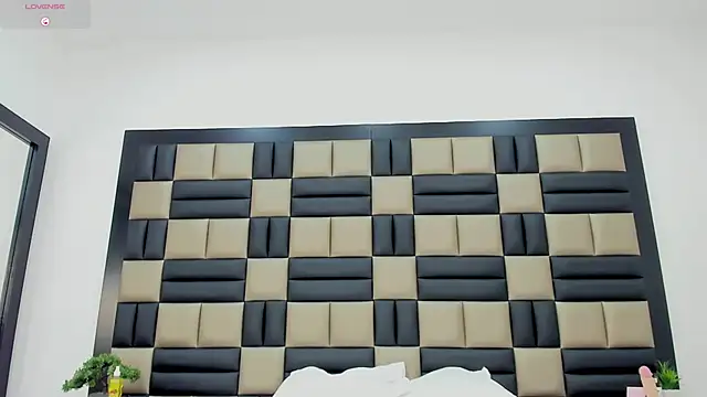 JessicaBosch online show from December 18, 2025, 12:31 pm