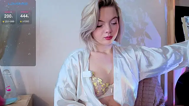 Snapshot of Me1inMonro chatting on February 8, 2026, 7:06 am Me1inMonro online show from February 8, 2026, 7:06 am