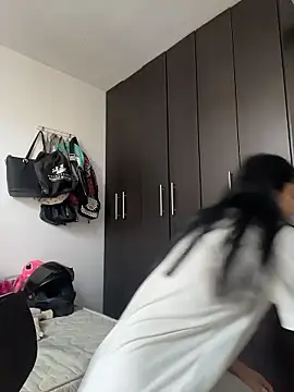 Miia moonn online show from January 7, 2026, 12:32 pm