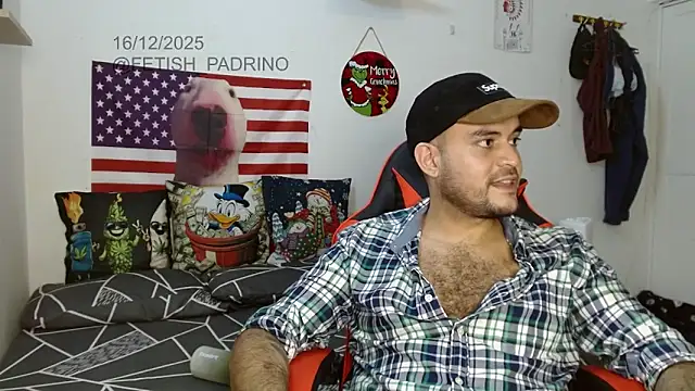 Snapshot of holegape chatting on December 17, 2025, 5:23 am holegape online show from December 17, 2025, 5:23 am