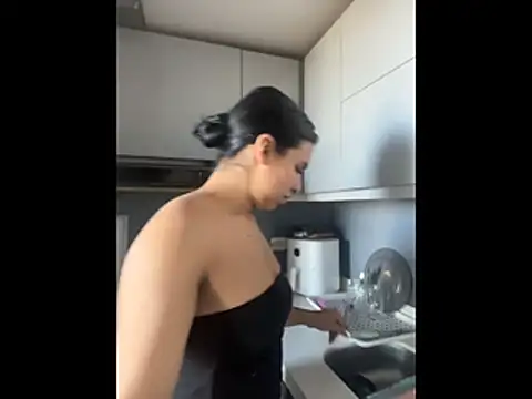 SaraAndrade  online show from January 7, 2026, 1:05 pm