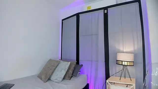 niicole steele  online show from January 7, 2026, 7:08 pm