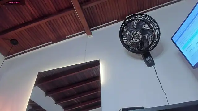 Snapshot of honey-lizzy chatting on January 9, 2026, 6:04 pm honey-lizzy online show from January 9, 2026, 6:04 pm