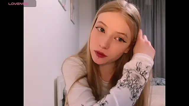  Milana Sparkl75  online show from December 3, 2025, 1:39 am