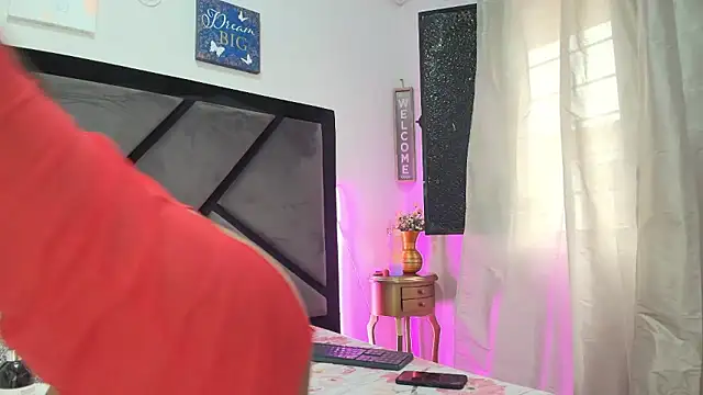 Snapshot of TashaNaughty4u chatting on January 10, 2026, 12:44 pm TashaNaughty4u online show from January 10, 2026, 12:44 pm