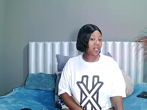 SavageHoney online show from November 28, 2025, 7:36 pm