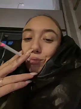 Snapshot of CristinaSw chatting on December 17, 2025, 8:14 pm CristinaSw online show from December 17, 2025, 8:14 pm