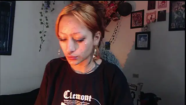 Layla quinn online show from June 7, 2026, 12:32 pm