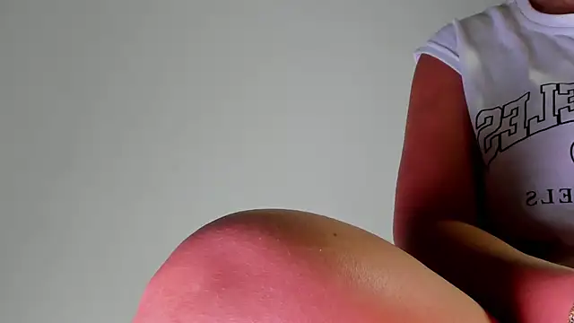 sophie 1  online show from December 2, 2025, 1:50 am