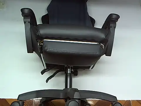 Snapshot of Alphacashmaster777 chatting on April 8, 2026, 10:06 am Alphacashmaster777 online show from April 8, 2026, 10:06 am