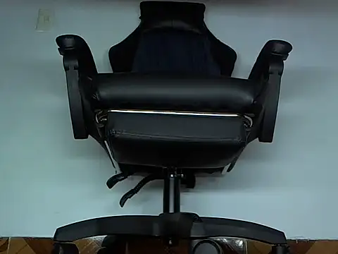 Snapshot of Alphacashmaster777 chatting on April 7, 2026, 6:21 pm Alphacashmaster777 online show from April 7, 2026, 6:21 pm