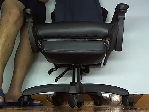 Snapshot of Alphacashmaster777 chatting on April 9, 2026, 12:00 pm Alphacashmaster777 online show from April 9, 2026, 12:00 pm