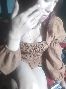 tieutam122 online show from February 2, 2026, 11:59 pm