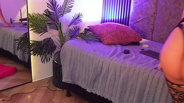 amberthangelss online show from April 7, 2026, 12:40 pm