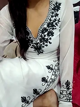 Snapshot of Triptii_0 chatting on December 5, 2025, 6:17 pm Triptii 0 online show from December 5, 2025, 6:17 pm