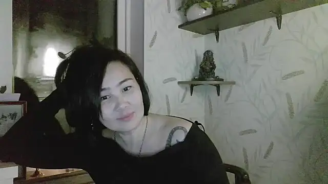 Snapshot of Nettie_Allie chatting on December 17, 2025, 4:23 pm Nettie Allie online show from December 17, 2025, 4:23 pm