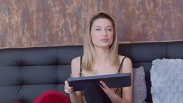 Snapshot of SilviaPastori chatting on February 3, 2026, 6:00 am SilviaPastori online show from February 3, 2026, 6:00 am