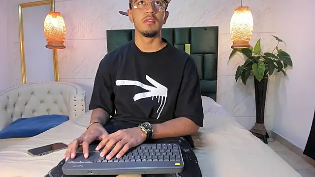 Brand Collins online show from November 28, 2025, 11:32 am