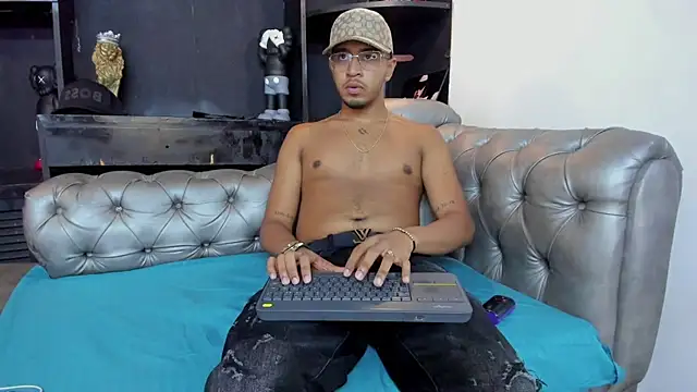 Brand Collins online show from December 3, 2025, 9:03 pm