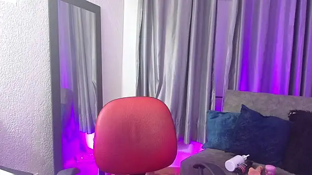 TiinaJonus  online show from April 1, 2026, 1:51 am