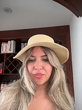 Snapshot of IsaSantoDomingo chatting on November 30, 2025, 3:24 pm IsaSantoDomingo online show from November 30, 2025, 3:24 pm